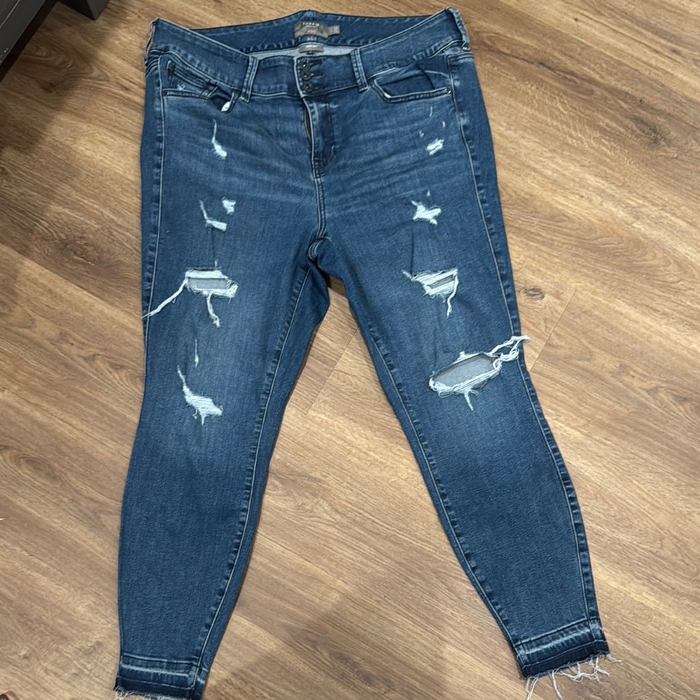Torrid super soft Jegging Distressed Blue Jeans size 16R